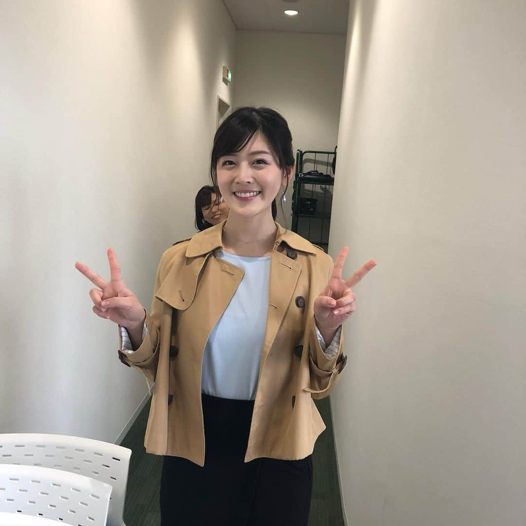 中村秀香さんのインスタグラム写真 - (中村秀香Instagram)「【丸田さんを探せ！上級編】 .  丸田さんはどこにいるでしょうか…？（１枚目） .  丸田さんと、 どこに隠れるか相談していたら 『じゃあ、私、鼻だけだしますわ！』と言って下さり実現したこの写真 。  丸田さんファンの方なら、きっと見つけられるはず！笑 .  #すまたん #丸田絵理子 さん #中村秀香 #だじゃれひでーかどーか」5月4日 7時54分 - hideka_ytv