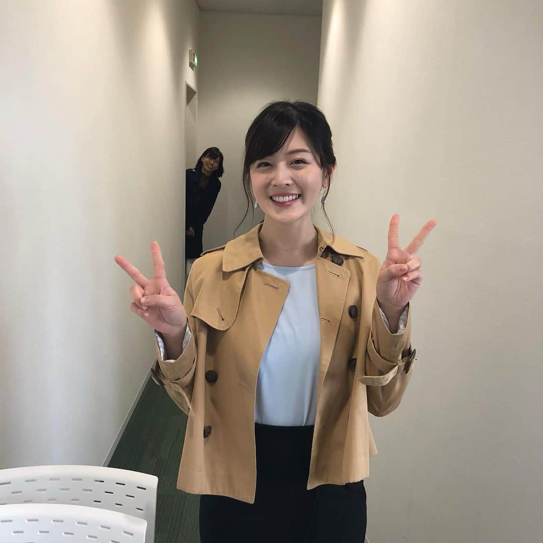 中村秀香さんのインスタグラム写真 - (中村秀香Instagram)「【丸田さんを探せ！上級編】 .  丸田さんはどこにいるでしょうか…？（１枚目） .  丸田さんと、 どこに隠れるか相談していたら 『じゃあ、私、鼻だけだしますわ！』と言って下さり実現したこの写真 。  丸田さんファンの方なら、きっと見つけられるはず！笑 .  #すまたん #丸田絵理子 さん #中村秀香 #だじゃれひでーかどーか」5月4日 7時54分 - hideka_ytv