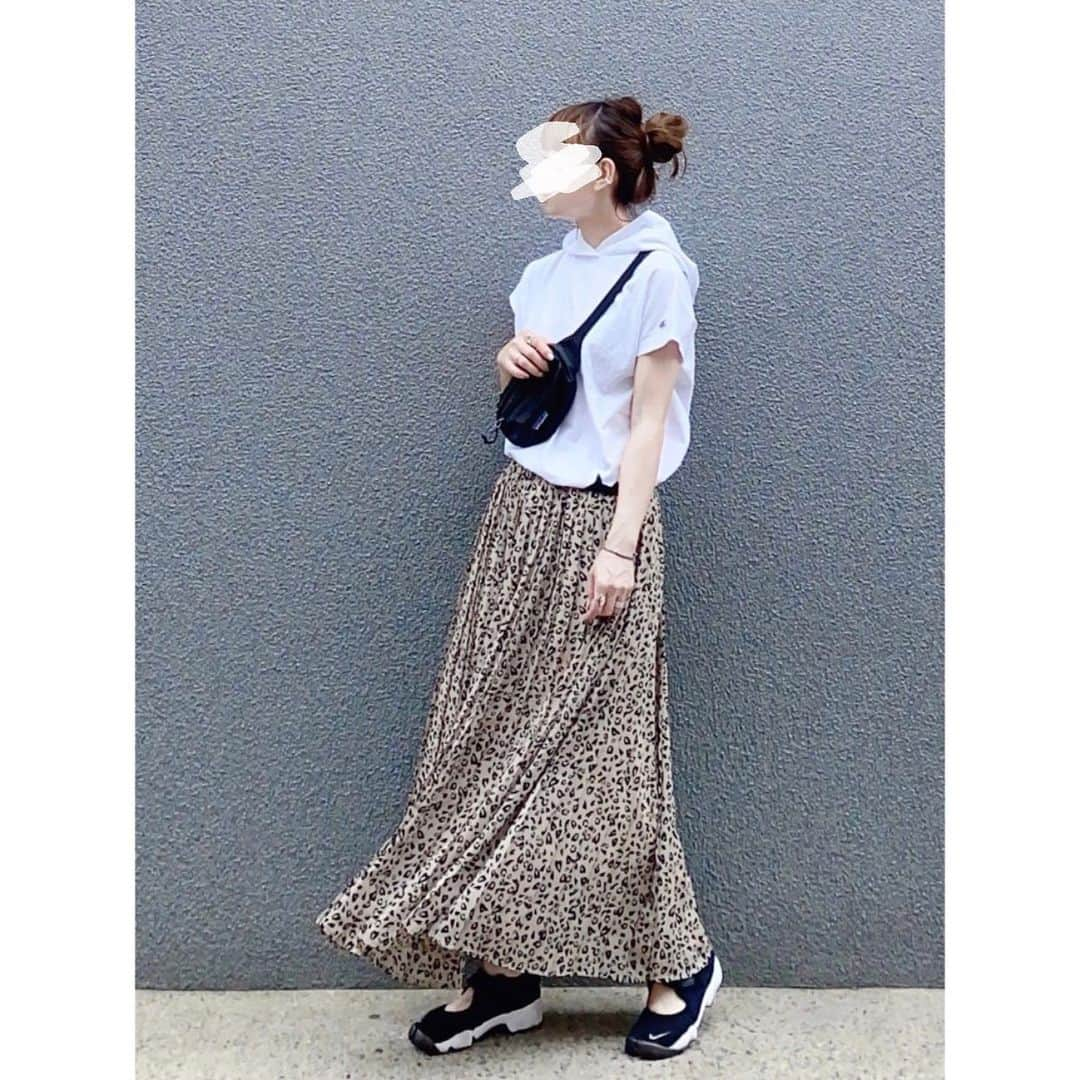 rainbowkwok2さんのインスタグラム写真 - (rainbowkwok2Instagram)「#wear更新 ☝︎ TOPにURL載せてます ．．．．．．✈︎ . . . #code #outfit #ootd . . . 詳しくは#wear で見てね♥︎ wear account → sizu0618 . . . #MINEBY3MOOTD #mamagirl #コーデ #コーディネート #ファッション #今日の服 #今日のコーデ #ママファッション #ママコーデ #ママスタイル#にゃー#nya　@nya_shop_official」5月4日 9時19分 - sizu_oksam