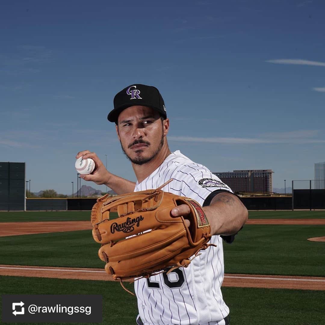 Rawlings Japanさんのインスタグラム写真 - (Rawlings JapanInstagram)「#Repost @rawlingssg with @get_repost ・・・ Nolan Arenado always brings the heat with his classy custom glove. See the conclusion of our @rockies #RawlingsGloveDay coverage and hear about his gamer here 🔥! Get your Arenado gamer or customize yours at  https://gloves.custom.rawlings.com/design/8f055714! #TeamRawlings #TheMarkOfExcellence #TheMarkOfAPro #SpringTraining #NolanArenado #Rockies #MLB @rawlings_japan_llc」5月4日 9時26分 - rawlings_japan_llc