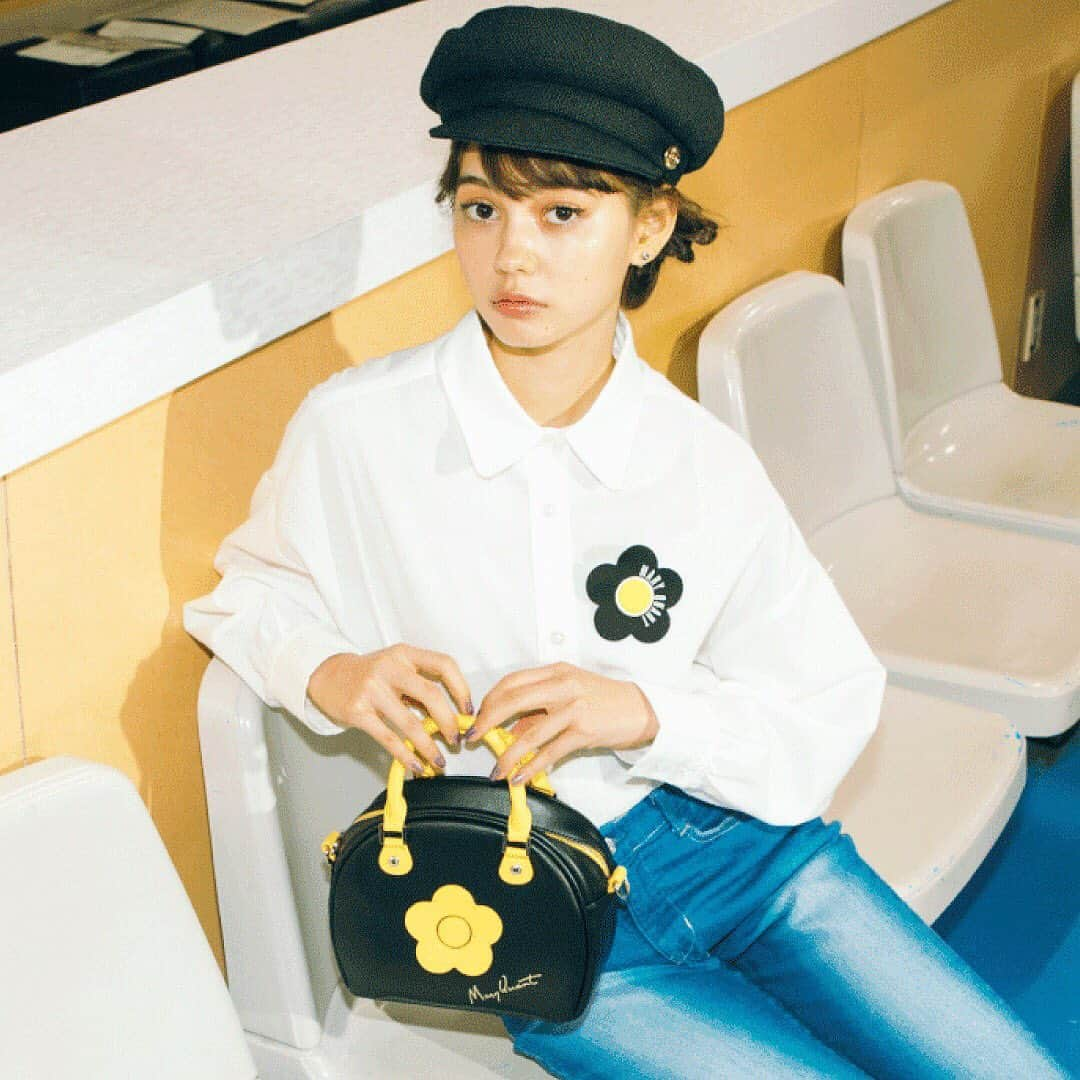 MARY QUANT officialさんのインスタグラム写真 - (MARY QUANT officialInstagram)「【2020 SUMMER feat. Erica】 - モデルの愛花(Erica) さんが着る マリークヮントの夏コレクション - #ワッペン付きワイドブラウス #ジュートマリンキャップ #バイカラーデイジーポイント2WAYショルダー #デイジーコレクションイヤリング - ※日本全国のマリークヮント全店舗において 4月29日(水)~5月6日(水)の間 臨時休業とさせていただきます(自主休業含む) なおオンラインショップでは 通常通りお買い物をお楽しみいただけます - MODEL:@hi_erica_ - #MARYQUANT #2020SUMMER #NEWITEMS #FASHION #SHIRT #CAP #SHOULDERBAG #EARRINGS - #白オーバーシャツ#マリンキャップ #ショルダーバッグ #イアリング #イヤリング #キャスケット - パンツはスタイリスト私物」5月4日 9時50分 - maryquant_official