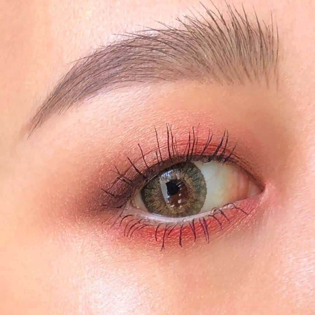 M∙A∙C Cosmetics Japanのインスタグラム：「ㅤ 新作コレクション #MACアーナーオブキングス から、赤みブラウンのアイシャドウをチョイスして、色気のある目もとに🧞‍♀️下まぶたの赤シャドウで女性らしい抜け感を✨ ㅤ ↓↓使用製品↓↓ ・スモールアイシャドウ×4 シン (パレット左上) パラディスコ／アイホール、下まぶた (パレット左下) アンティークト／黒目の内側、外側 (パレット右下) アイムイントゥイット／目のキワ (パレット右上) ラディー／下まぶた ※公式オンラインショップ限定発売 ㅤ ㅤ 【公式オンラインショップ限定特典】 ☑︎5/6(水) 23:59まで 全品送料無料 ☑︎初回ご購入のお客様へ10% OFFクーポンをプレゼント（クーポンコードwelcome） ㅤ MAKE UP & MODEL BY MASAMI YAMADA ㅤ #MACHonorOfKings #honorofkings #MACCosmeticsJapan #王者栄耀 #モバイルゲーム #MACCosmetics #MAC #MACコスメ #マックコスメ #コスメ #メイク #化粧品 #デパコス #コスメ部 #コスメマニア #コスメ好きさんと繋がりたい #メイク好きな人と繋がりたい #コスメ記録 #春メイク #春コスメ #新作リップ #新作コスメ #ブラウンメイク #アイパレット #アイシャドウ #アイメイク」