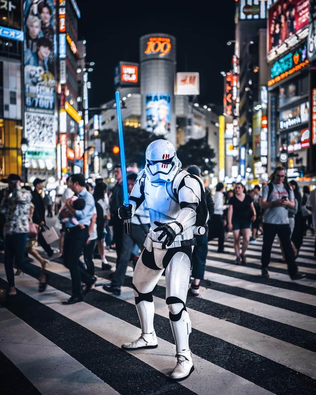 R̸K̸のインスタグラム：「"In a dark place we find ourselves, and a little more knowledge lights our way.” May the Force be with you. The Star Wars Day 2020. #hellofrom Planet Coruscant ・ ・ ・ ・  #earthfocus #earthoffcial #earthpix #thegreatplanet #discoverearth #fantastic_earth #awesome_earthpix #ourplanetdaily #lifeofadventure #theweekoninstagram  #theglobewanderer #visualambassadors #welivetoexplore #wonderful_places #TLPics #depthobsessed #visit #voyaged #sonyalpha #bealpha #aroundtheworldpix #moodygrams #artofvisuals  #streets_vision #complexphotos #HYPEBEAST #hsinthefield #lonelyplanet @sonyalpha @hypebeast @highsnobiety @lightroom @soul.planet @earthfever @9gag @500px」