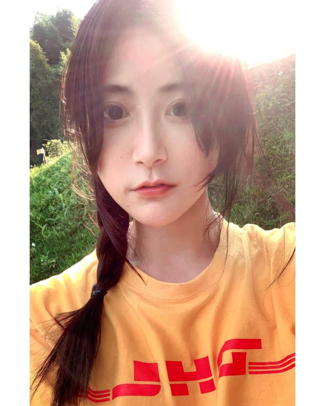 Liga Chiangさんのインスタグラム写真 - (Liga ChiangInstagram)「今天開始就是有點依依不捨的 把冬天的衣服拿去洗曬並晾了起來 夏天的衣服也陸續整理了一下 然後近日就是不斷的爬文 研究、詢問還有測試 讓自己在有限的資源裡 能夠做好做滿 期待在不久的日子裡 可以繼續跟大家分享🧩  我狀態顯示:  like a sunflower 🌻 Chin up & 🙂  #🚚 #love #江恆亘」5月4日 19時34分 - liga0601