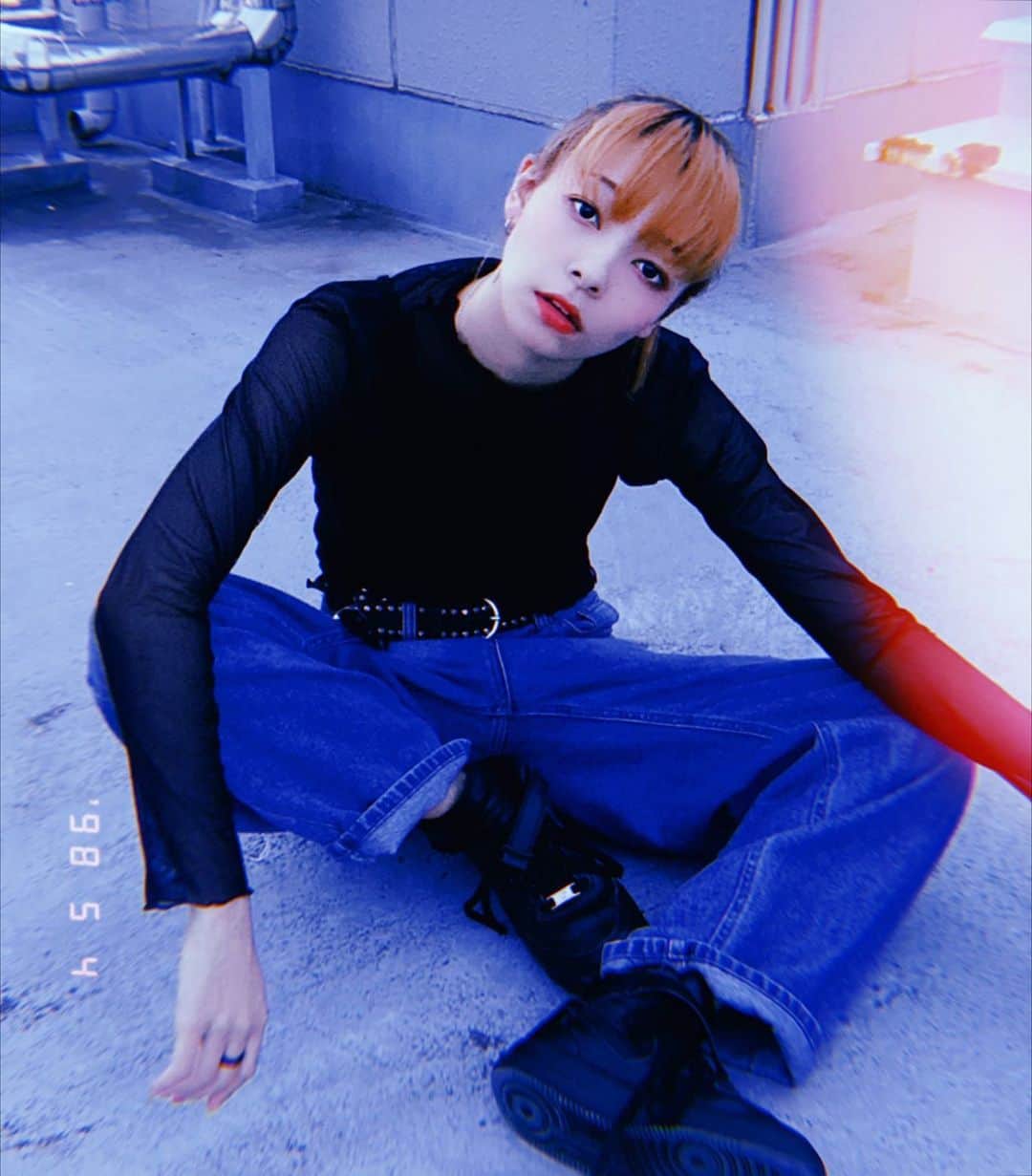 ジェニーのインスタグラム：「今日の私服はシンプルカジュアルに。 やってみたかった シースルートップス＋リブキャミソールのコーデ！！女の子らしさとカジュアルさがあって好きなのー！  シンプルコーデで フラットな気持ちだったとさ  #ootd #outfitoftheday #casual #casualstyle #black #ここ #家の屋上よ #オシャレまで自粛しなくていいのだ」