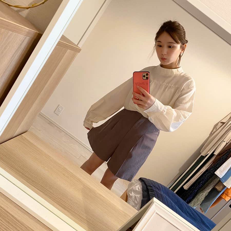 ひよんのインスタグラム：「🌼👖 ㅤㅤㅤㅤㅤㅤㅤㅤㅤㅤㅤㅤㅤ お家撮影でのコーデ☺️🤳 ㅤㅤㅤㅤㅤㅤㅤㅤㅤㅤㅤㅤㅤ ●トップス @9unq.official ㅤㅤㅤㅤㅤㅤㅤㅤㅤㅤㅤㅤㅤ ●ハーフパンツ @milaowen_official  ㅤㅤㅤㅤㅤㅤㅤㅤㅤㅤㅤㅤㅤ この合わせかわいい🥰💓 お外で着たいな〜😂🥺❤️ ㅤㅤㅤㅤㅤㅤㅤㅤㅤㅤㅤㅤㅤ  #9unq #9unqstyle #9unqコーデ #꾸안꾸 #クアンク #ひよん」