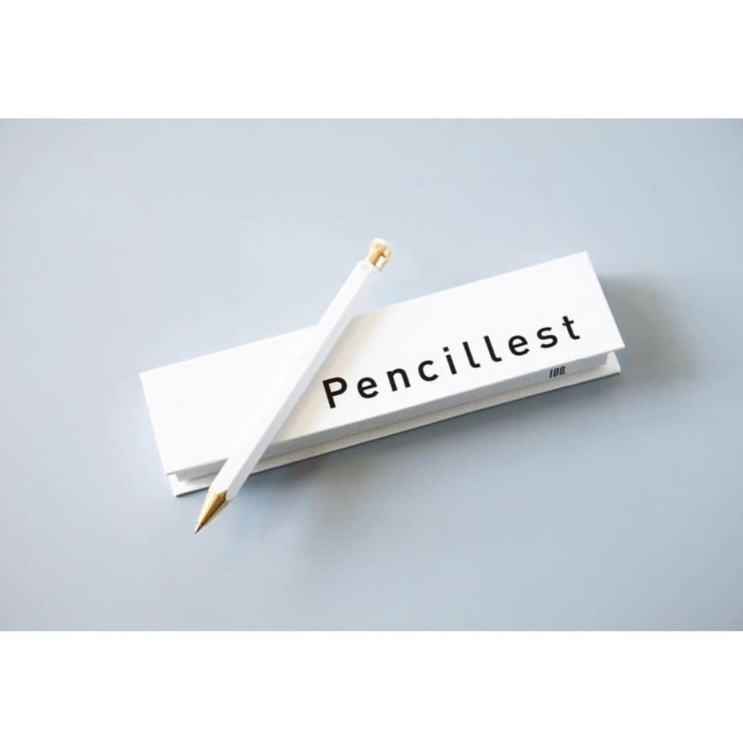 代官山 蔦屋書店　DAIKANYAMA T-SITEさんのインスタグラム写真 - (代官山 蔦屋書店　DAIKANYAMA T-SITEInstagram)「消せるボールペンをおしゃれに。【100precent (ヒャクパーセント) Pencillest (ペンシレスト) ボールペン用芯ホルダー】 市販の書いて消せるボールペンの芯を入れて使用できる芯ホルダーです。 鉛筆をイメージしたデザインで、上部のゴムは摩擦で消せるタイプのボールペンの筆跡を消すこともできます。 存在感のあるボディは贅沢に真鍮を削り出していて手に取ると適度な重みがあります。使用する際に疲れないように重心を下げる工夫もほどされ快適な書き心地です。 ボディカラーに合わせた化粧箱つきですので、ギフトにもおすすめです。 ※別売りの替芯を入れて使用するボールペン用芯ホルダーです。商品に替芯は含まれません。 販売元：100percent 素材：真鍮 生産国：台湾 対応替芯：PILOT LFBKRF-12EF、LFBKRF30EF3、等 ※別売りの替芯を入れて使用するボールペン用芯ホルダーです。商品に替芯は含まれません。  #代官山蔦屋書店 #daikanyamatsite  #daikanyamatsutaya  #消せるボールペン #ペンシレスト #pencillest #文具 #stationery」5月4日 20時06分 - daikanyama.tsutaya