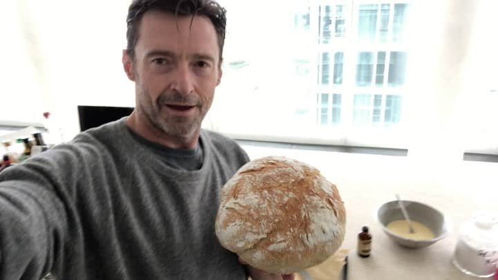 ヒュー・ジャックマンのインスタグラム：「🍞」