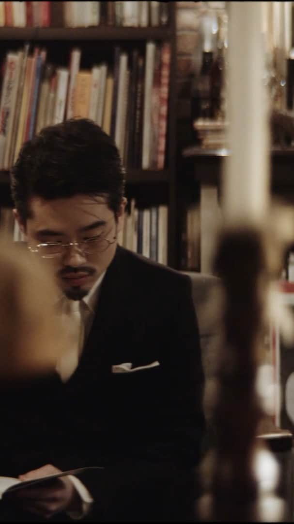 のインスタグラム：「--------------------------------------------- 企画・演出: 足立公平(MARCH INC)、ハマ・オカモト  撮影: 上池惟孝  編集: 伊東玄己  タイトルデザイン: 吉川一陽(Wieden+Kennedy Tokyo)  スタイリスト: @stylist_teppei  ヘアメイク: @go_takakusagi」