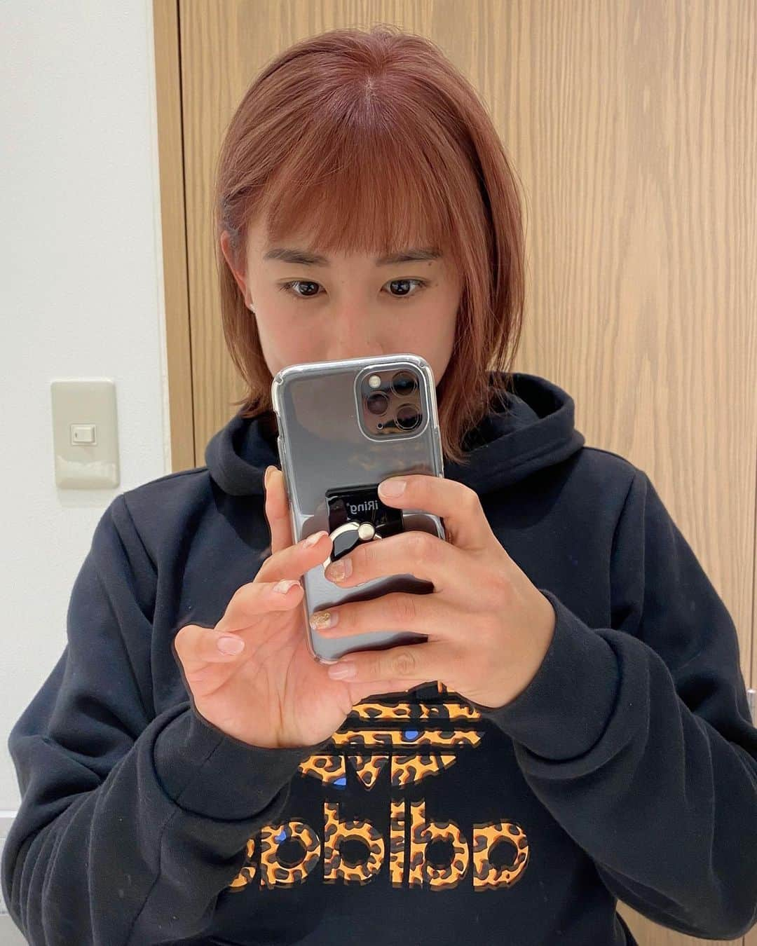 加藤未唯さんのインスタグラム写真 - (加藤未唯Instagram)「ピンクでした🧑‍🦰❤ #ピンクヘアー #ピンク髪 #ピンク #ヘアカラー #ブリーチカラー  #adidas #パーカー #最高」5月4日 20時17分 - miyukato1121