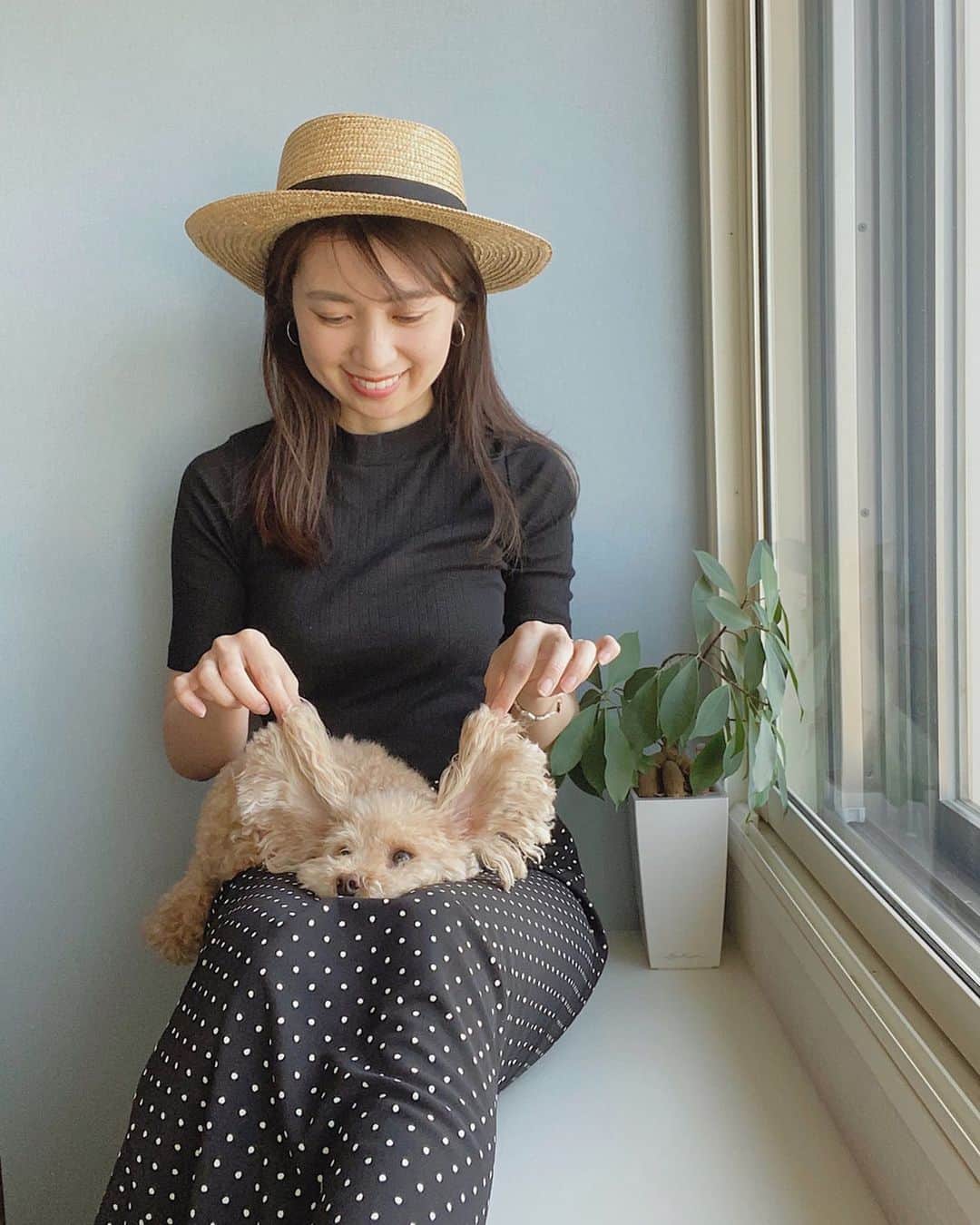 mikicoco00のインスタグラム：「* * ぴよ〜ん🐶🐾 * * UNIQLOの日 スープカレーをtakeout🍛🥕 久々に外に出たら緑が綺麗だった〜🍃🌿 新緑の季節ですね〜♪ * * * * #stayhome#お家時間 #お家で過ごそう  #uniqlo#uniqloginza #uniqloginza2020ss  #クレープジャージースカート  #新緑#新緑の季節#リフレッシュ」