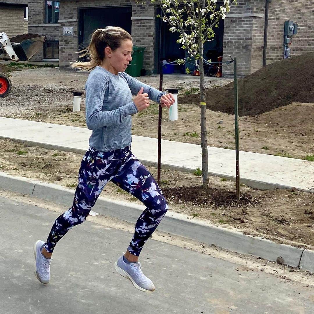 メリッサ・ビショップのインスタグラム：「My street has become my new office. Strides down a straight stretch of pavement, bounding in my yet-to-be paved driveway, tempo runs in the neighbourhood, or long runs to the lake. This is what training looks like these days. The work is still  happening, just in a different way. ⠀⠀⠀⠀⠀⠀⠀⠀⠀⠀⠀⠀ Keep doing what you can, where you can, when you can. We’re in this together  #quarantine #stayhome #trainingfromhome #yabish #motherrunner」