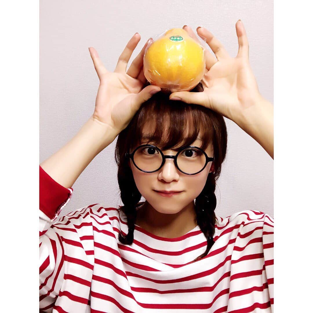 真下玲奈さんのインスタグラム写真 - (真下玲奈Instagram)「友達からデコポン🍊と カレーと稲庭うどんが届きました( ；∀；) ありがとう😭 . . 優しさで生きてける❤️ 早く遊びたいね！！！ ありがとうううううう . . 今日はウォーリースタイル。 いや！ 魔女の宅急便のトンボスタイル👓 . . #jinsメガネ#ブルーライトカット#LABAIGNEUR#ウォーリーを探せ#魔女の宅急便#魔女の宅急便のトンボみたい#ウォーリースタイル#赤ボーダーコーデ#デコポン#群馬がやってきた#ありがとう#お家時間#お家ですごそう#夕飯はカレー#今日は赤の気分#真下玲奈#今日のコーデ#今日の服#gw#ゴールデンウィークの過ごし方」5月4日 20時49分 - r.mashitaaa.221