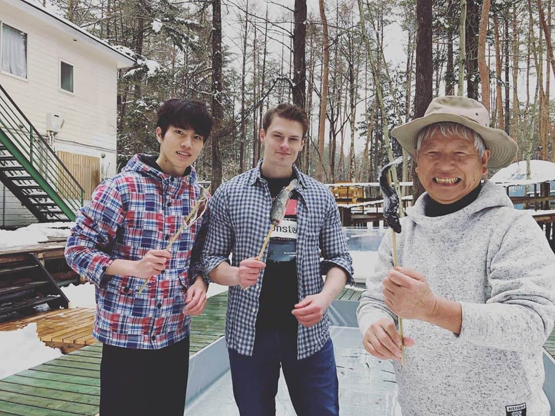 高垣英一郎さんのインスタグラム写真 - (高垣英一郎Instagram)「明日も「村雨式キャンプ」！！ 明日の放送では、前回取ったニジマスを塩焼きにして食べます🐟 是非ご覧ください😁 5/5(火) フジテレビ 21:54〜 #村雨式キャンプ#村雨辰剛 さん#清水国明 さん#高垣英一郎#キャンプ#フジテレビ#清水国明の森と湖の楽園」5月4日 20時50分 - eiichiro_1219