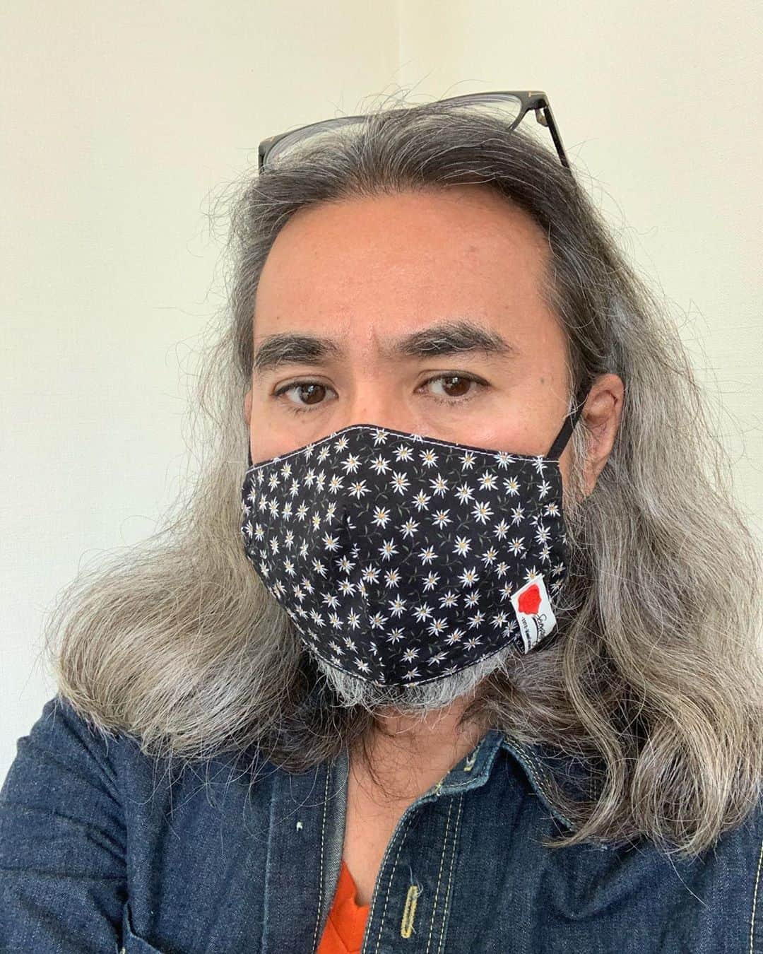 杉原勇武のインスタグラム：「友達のブランドSEVESKIGのNORIからマスクが届きました。 ヨーロッパのバンダナをリメイクして作ってるみたいです。 クオリティ高い❗️」