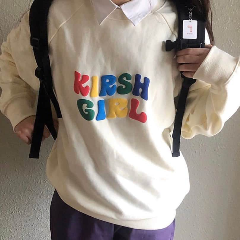 古着女子さんのインスタグラム写真 - (古着女子Instagram)「＼あこがれの #kirshgirl 🍒／﻿ ﻿ 古着女子の中で今とても流行っているKIRSH💞﻿ ﻿ 今回はみんなあこがれるKIRSHGIRLのコーデをご紹介いたします✨﻿ ﻿ 🍎KIRSH×デニムパンツ﻿ インパクトのあるロゴカラーと濃いめのデニムパンツは相性抜群です🙌トップスはタックインすると脚長に見えるのでおすすめ🐶 ﻿ 🍎KIRSH×﻿スニーカー 少し奇抜のKIRSHデザインには、原色のスニーカーと合わせてこなれ感を出すのが👌赤や青のコンバースを差し色で持ってくると可愛いですよ☺️ ﻿ ﻿ ﻿ トレンドのKIRSHを身につけて、可愛くお洒落を楽しみましょう✨﻿ ﻿ ﻿ 🏡古着女子がプロデュースする古着ショップを紹介🏡﻿ ・9090 ナインティナインティ @9090s_ 👖👟﻿ ・Spoon  スプーン  @spoon__store 🥄✨﻿ ・nemne ねんね @nemne_store 🌿🥛﻿ ﻿ ﻿ 🌼公式LINE@→@furuzyo で検索🌼﻿ LINE@だけのお知らせや古着の疑問にも答えます！﻿ ﻿ ﻿ 古着を素敵に着こなしてる女性の方をRepostでご紹介させていただきます🐒写真は全てご本人様に【掲載許諾】をとっております💓﻿ ﻿ ﻿ #今日のコーデ #コーデ #きょコ #着画  #春服 #春コーデ #春服コーデ #さくらんぼ柄 #kirsh #kirshgirl #キルシー #韓国ブランド #韓国ファッション #キルシーガール」5月4日 12時41分 - furuzyo