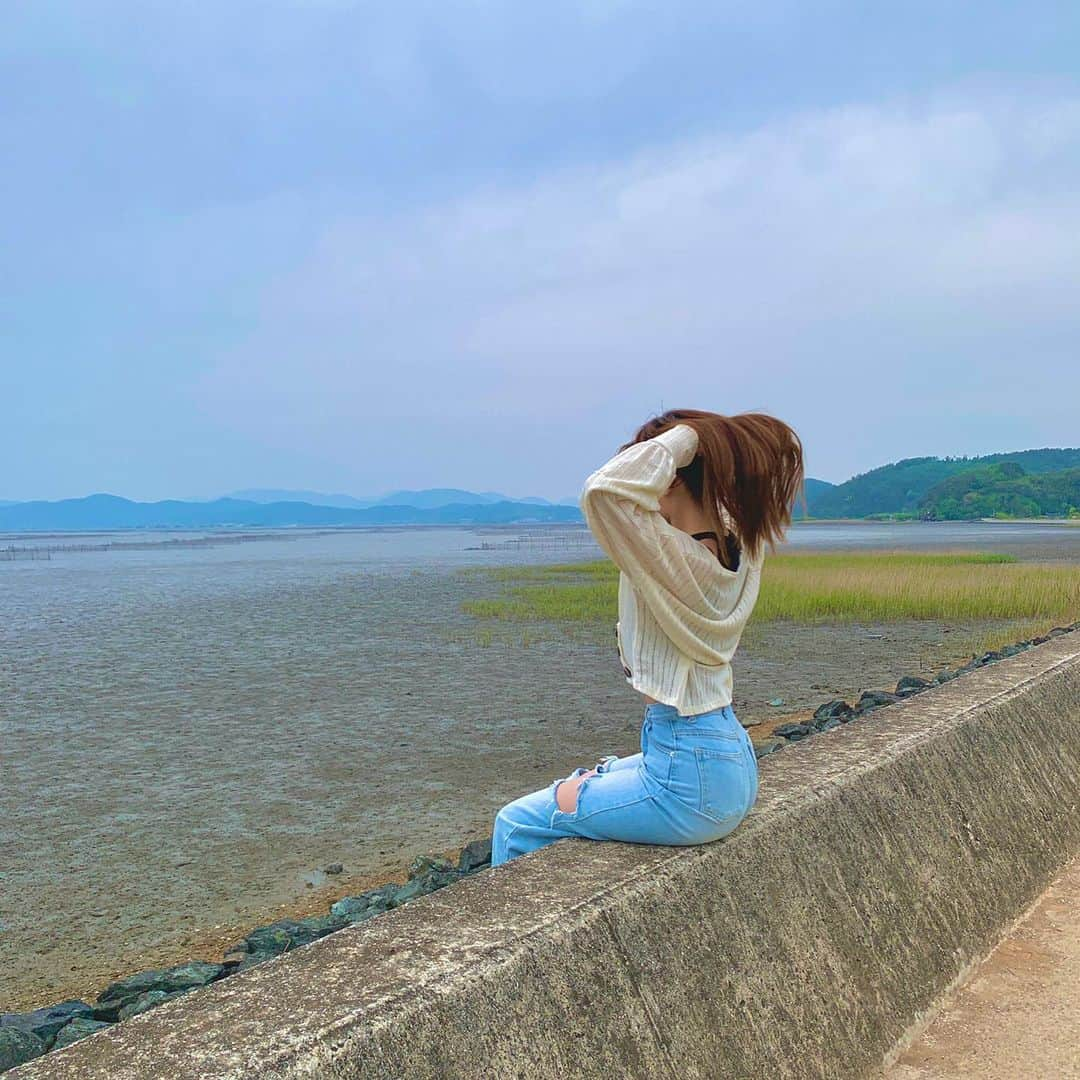 Mnetさんのインスタグラム写真 - (MnetInstagram)「⠀ 🏞 ⠀ #지헌 #앨범 #들여다보다가」5月4日 13時06分 - officialfromis_9