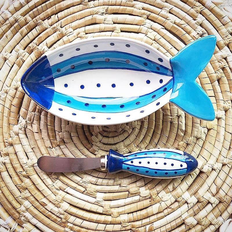 eight o eight のインスタグラム：「. . . ｆｉｈｓ　ｂｏｗｌ ＆ ｂｕｔｔｅｒ　ｋｎｉｆｅ . . . . ※5/7(木)までゴールデンウィークの為発送はお休みになります ※着日指定は5/11より承ります . . #食器 #バターケース #バターボウル #バターナイフ #beach #sea #beachhouse #beachstyle #beachgirl #california #aloha #hawaii #アロハ #ビーチ雑貨 #ビーチハウス #ビーチスタイル #ビーチライフ #ハワイ#ハワイアン #ハワイ雑貨 #コースタルリビング #カリフォルニア雑貨 #カリフォルニアライフ#カリフォルニアスタイル#雑貨#海 #海を感じる雑貨」