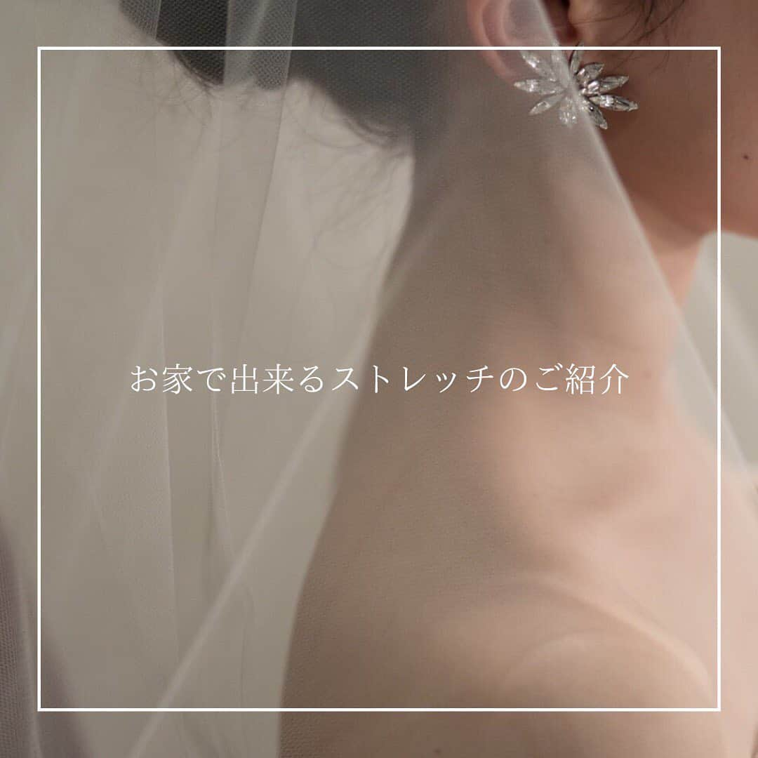 THE SODOH WEDDING OFFICIALさんのインスタグラム写真 - (THE SODOH WEDDING OFFICIALInstagram)「. . @sodoh_wedding . .  お家で出来るストレッチ  ストレッチ方法はたくさんあると多いますが お肌や美肌に影響するのが 眼精疲労と肩凝りだと言われております  その中で今日は「まばたき体操」のご紹介です  最近はご自宅でテレワークの方も多く 目の疲労はいつもより多いのではないでしょうか  疲労回復だけでなく ドライアイの改善にも繋がりますので 是非試してみてください . 【まばたき体操】 ①目を2秒間ぎゅっと閉じます ②パッと開いて2秒間キープします 1日に3〜5セット繰り返してください  お肌の為にも簡単に出来るストレッチを 是非試してみてください  今だからこそ出来ることを . ｰｰｰｰｰｰｰｰｰｰｰｰｰｰｰｰｰｰｰｰｰ . ▼オンラインフェアのご予約は インスタグラムのTOPからCHECK✔︎ >>> @sodoh_wedding . #sodoh花嫁 #thesodohhigashiyamakyoto #ザソウドウ東山京都 #sodoh #weddingdress #dress #kyoto #wedding #thetreatdressing #プレ花嫁 #卒花嫁 #結婚準備 #式場探し #関西花嫁 #京都花嫁ウエディング #stayhome #ストレッチ #おうち時間」5月4日 13時50分 - sodoh_wedding