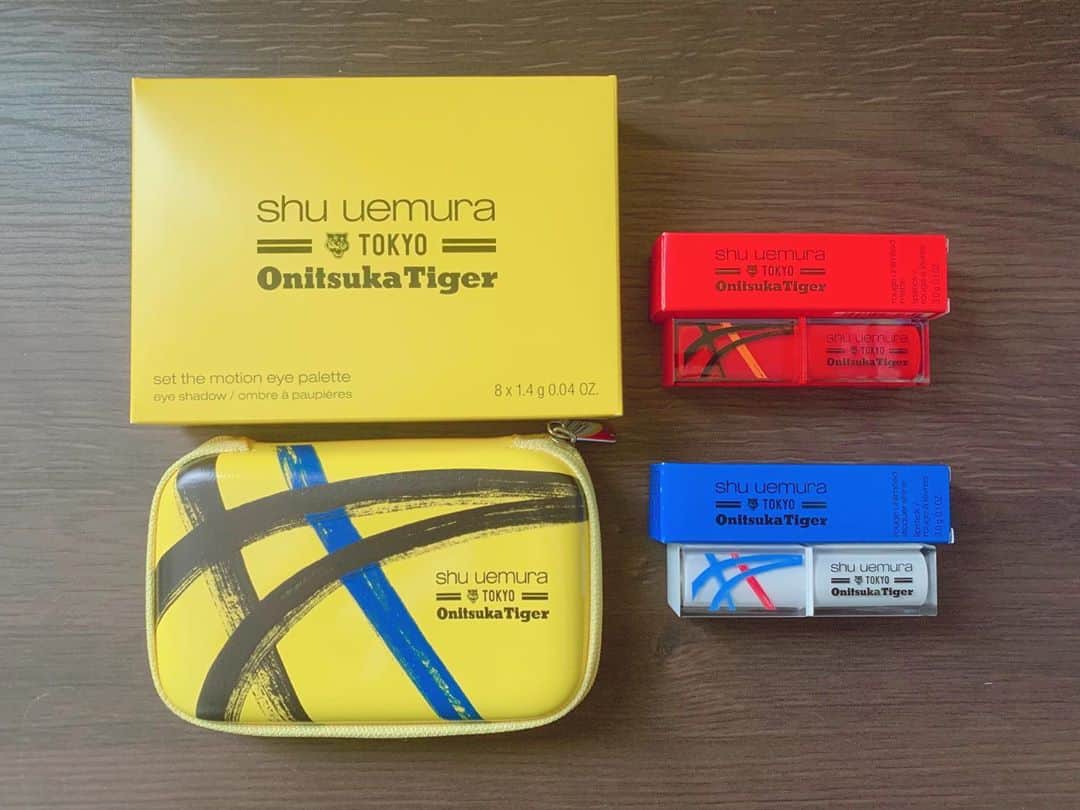 青木智美さんのインスタグラム写真 - (青木智美Instagram)「. ☑︎20200504 shu uemura × Onitsuka Tiger 可愛すぎるぅ〜〜🥺❤️💙💛 早くこれ使って化粧してでかけたい！ . #shuuemura #シュウウエムラ #onitsukatiger  #オニツカタイガー .」5月4日 13時57分 - aotm25___