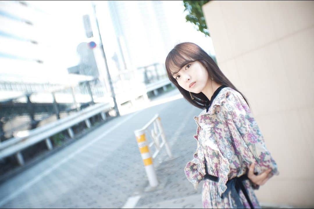 飯窪春菜のインスタグラム：「😌💭⏳ ・ ・ 待ち合わせ ・ ・ ・ #作品撮り  @taros_photo_  @shota_superbly  @kisa_superbly  #はるなの毎日  #飯窪ってる」