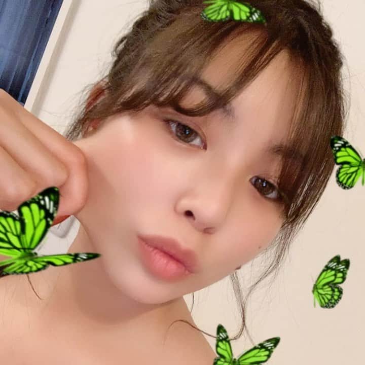 のインスタグラム：「むにむにお肉 #部屋着が夏仕様のマキシワンピになりました #今日はお天気あまりよくないね😢」