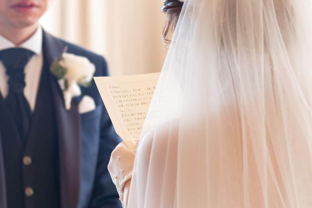 福井結婚式 ヴィラグランディス福井さんのインスタグラム写真 - (福井結婚式 ヴィラグランディス福井Instagram)「挙式が始まる前…﻿ ﻿ 暖かみのある﻿ 明るいチャペルでの﻿ 2人だけのお時間﻿ ﻿ サプライズでお手紙を読まれた新婦様﻿ とても素敵な時間が流れておりました☺️💓﻿ ﻿ ﻿ #villagrandis #villagrandis福井 #ヴィラグランディス #ヴィラグランディス福井 #ヴィラ嫁 #ヴィラ婚 #結婚式 #結婚式場 #結婚式写真 #北陸花嫁 #結婚式準備 #式場探し#福井花嫁 #福井結婚式 #福井ゲストハウス #プレ花嫁 #プレ花嫁さんと繋がりたい #プレ花嫁サポート #花嫁DIY #結婚式レポ #ウェディングレポ #ウェディング#ウェディングニュース #marry #marry花嫁」5月4日 14時13分 - villagrandis_fukui