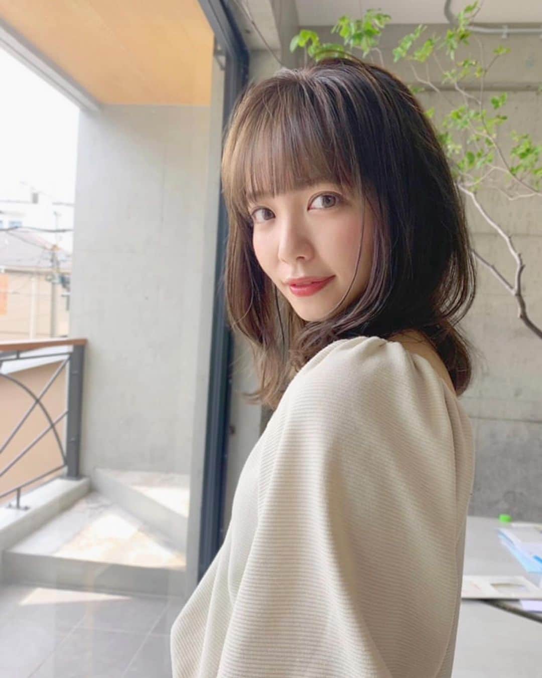Yanagihara Hirokiさんのインスタグラム写真 - (Yanagihara HirokiInstagram)「@takashi_saito__  さんからご紹介していただいた @yamane_chika  さん ・ ラベンダーグレージュ また落ち着いたらゆっくりと来て下さい✂︎ ・ ・ ヘアケアに　@seesaw_lebel ・ #ラベンダーグレージュ#ヘアケア#前髪カット」5月4日 14時29分 - yanagihara_hiroki