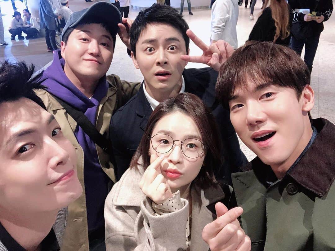 ユ・ヨンソクのインスタグラム：「#슬기로운의사생활 #99즈 미공개컷 ❤️」
