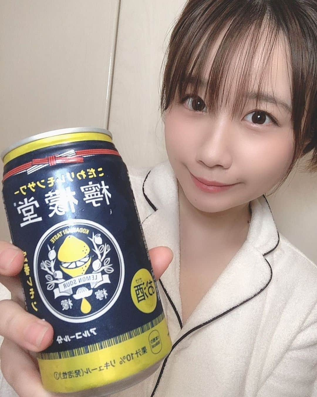 七瀬美桜さんのインスタグラム写真 - (七瀬美桜Instagram)「. . #おうち時間 #オンライン飲み会 風な写真どうですか☺️？ . . #七瀬美桜 #グラビアアイドル #グラドル自撮り部 #自撮り #お酒 #飲み会 #檸檬堂 #リモート飲み会 #オンライン飲み会 #早く収束しますように #コロナに負けるな」5月4日 14時48分 - nanasemio1210