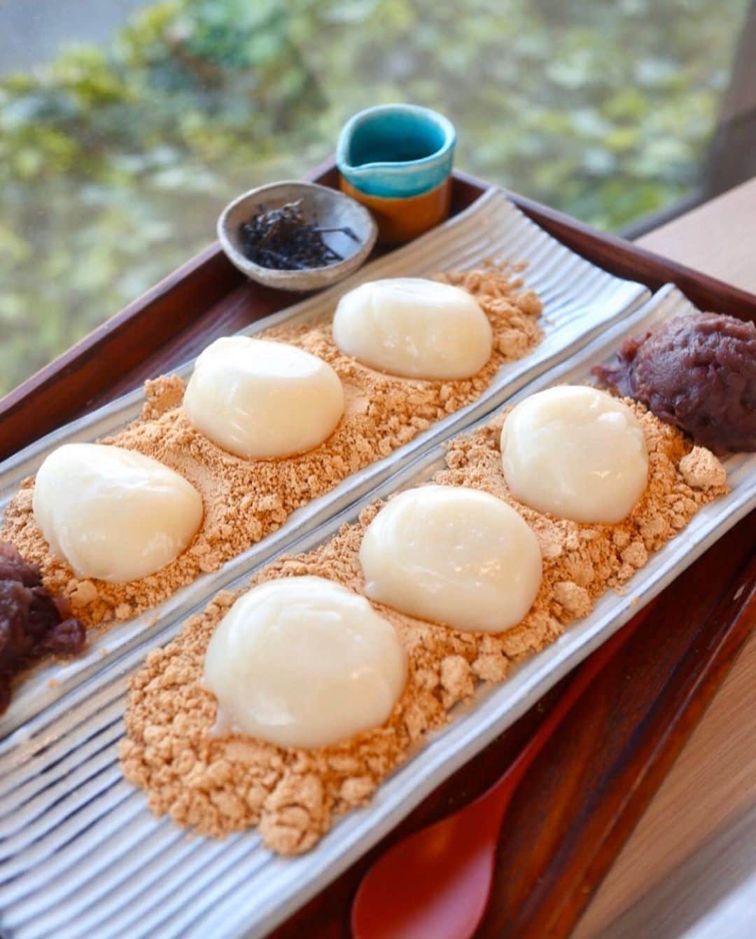 RETRIP<リトリップ>グルメのインスタグラム：「【RETRIP×静岡】 こちら静岡にある「マタイッコタベタイカフェ」です。クスッと笑ってしまう可愛らしい店名ですよね。こちらでは"きんつば"に見立てたパンケーキやパフェが人気ですが、こちらの大きな白玉もとっても美味しそうですよ。 . RETRIPでは「おでかけ」に関する様々な情報を発信しています。外出自粛期間は行きたい気持ちを抑えていつか行きたい場所として保存しておいてくださいね。ぜひ他のアカウントもチェックしてみてください！ . @retrip_nagoya_ 名古屋の話題のカフェを紹介 @retrip_osaka_ 大阪のおでかけグルメスポットを紹介 @retrip_kyoto_ 京都のおでかけスポットを紹介 @retrip_fukuoka_ 福岡のおでかけグルメスポットを紹介 @retrip_hokkaido_ 北海道のおでかけスポットを紹介 @retrip_korea_ 韓国の話題のカフェを紹介 @retrip_news 最新のおでかけ情報を紹介 @retrip_nippon 日本の絶景を紹介 @retrip_global 海外の絶景を紹介 @retrip_gourmet 全国の話題のスイーツを紹介 @retrip_dinner 全国の話題のごはんを紹介 @retrip_cafe 全国のおしゃれなカフェを紹介 . ▼RETRIP[リトリップ]のアプリは AppStore、GooglePlay「リトリップ」で検索！ プロフィールのURLからもダウンロードできます。 . photo by  @maki_1129__ . . #retrip #retrip_rh #マタイッコタベタイカフェ #白玉 #静岡カフェ #カフェ好きな人と繋がりたい #スイーツ好き #スイーツ好きな人と繋がりたい #スイーツ好きな人とつながりたい #グルメ好きな人と繋がりたい #グルメ好き #グルメ好きと繋がりたい #スイーツ部 #カフェ部」
