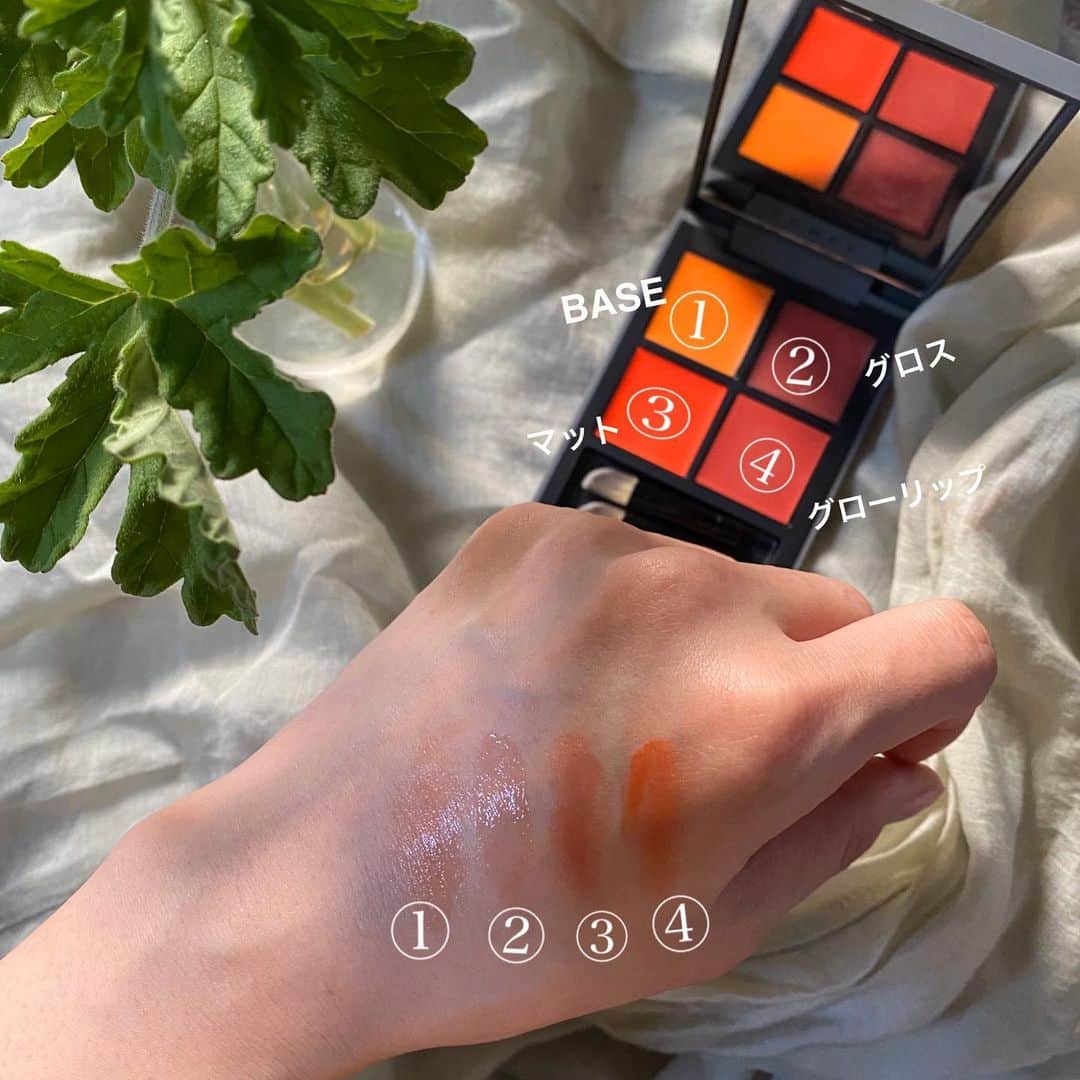 えりっこさんのインスタグラム写真 - (えりっこInstagram)「#THREE @threecosmetics #ピークパフォーマンスリップクアッド を使ってメイク🧡 ⋆ I'M GAME です🍊 ①のベースを塗って ④のマットリップを手でラフにつけたよ！ ⋆ ⋆ リップブラシもあるのでかっちりしっかりリップにも出来るけど、 口角のところを丁寧にはみ出さないようにしたらあとはトントン塗りするとオレンジがよりカジュアルに🍊 ⋆ ⋆ 今までリップは持ってるのにリップクリームないどこ🤣ってのはよくあったのでこれひとつでリップメイク出来るのは嬉しいな☺️ ⋆ ⋆ グローリップの発色も良くて気分変えるにも◎ ⋆ オレンジはブルーとかグリーンに合わせるのが好き🍊🌴🐳 ⋆ #eyeshadow .. @3ce_official #overtake （brown） #cheek ... @threecosmetics  #sweetrevolution ⋆ ⋆ #orangemake#makeup#2020ss#summermakeup」5月4日 15時22分 - erikkovoice