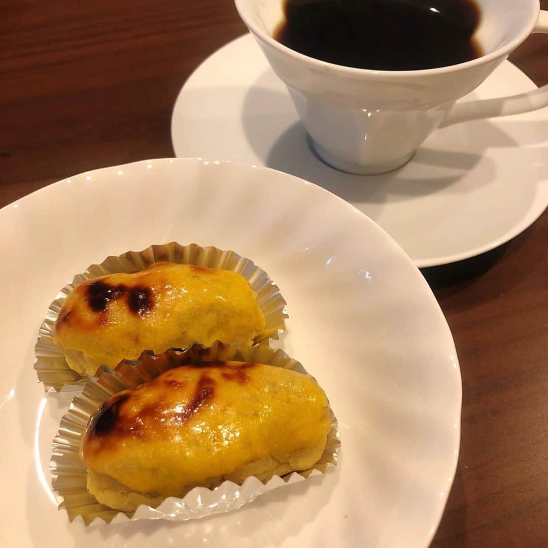 南條早紀のインスタグラム：「スイートポテト🍠 . . とっても久しぶりにお菓子づくり♪ . いただき物のさつまいもを 有効に使おうということで スイートポテトをつくったよ☺️ . . なんか3時のおやつを作るって すごく丁寧な暮らしをしてる感。笑 普段しないことをするのはいいですね！ ステイホーム、偉大だな🤔 . . #スイートポテト #お菓子作り #お菓子 #ステイホーム #stayhome #おうち時間 #おうち時間を楽しむ #handmade  #さつまいも #紅はるか #あまいもの  #丁寧な暮らし #憧れ #ちょっと進歩 #コーヒータイム #おやつ #☕️ #🍠 #富山 #富山県 #toyama #富山市 #富山テレビ #アナウンサー #南條早紀 #なんじょうのにちじょう #早紀飯」