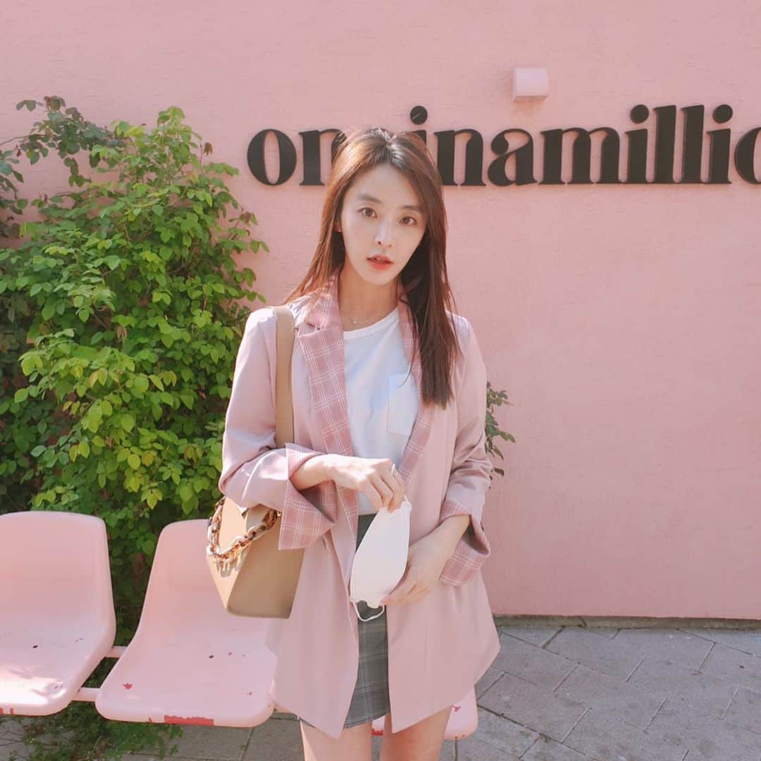 チョン・ユミのインスタグラム：「분홍홍홍.🎀」