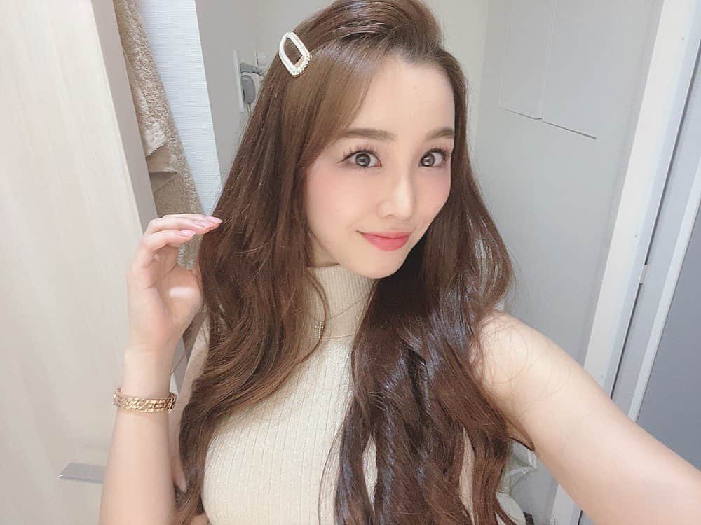 石田安奈のインスタグラム：「久々メイクしてみた💄❤️ メイク練習でもしようかな🥰🥰🥰 #メイク　#コスメ　#休日　#自粛」