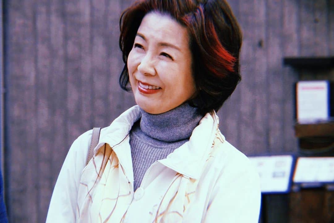アユの秘密日記のインスタグラム：「お散歩に来た♬  おばあちゃんとしゃべってたら、なんか元気出てきた！ いつも本当にありがとう。」
