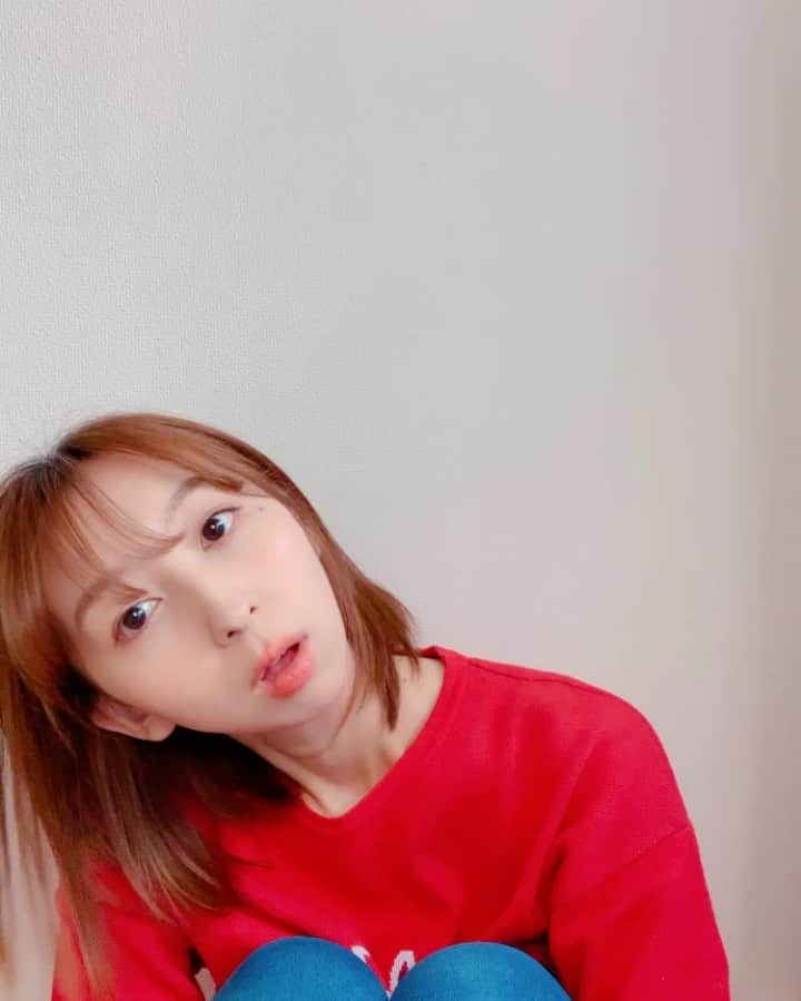 のインスタグラム：「❤️🙆‍♂️🙅‍♀️ メイクもなかなかしないですが、YouTube LIVEの後はせっかく化粧したので写真と動画を撮ってみるよ。笑」