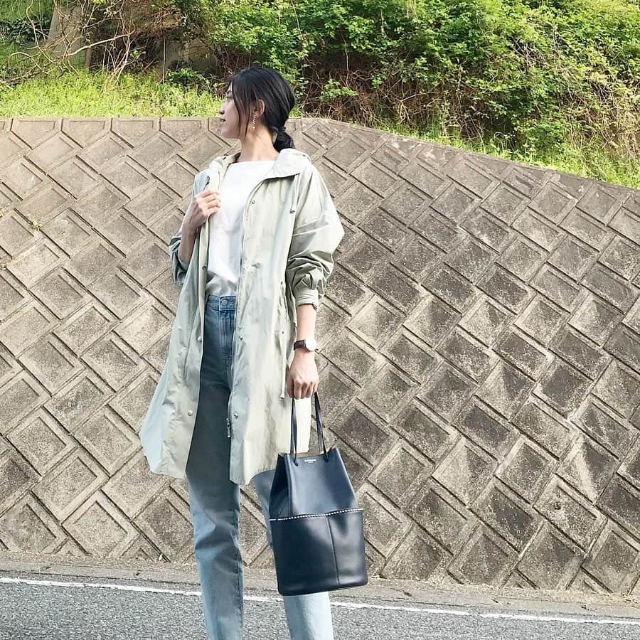 ryo0809appleさんのインスタグラム写真 - (ryo0809appleInstagram)「#coordinate ・ ・ ・ だいぶ前のコーデ😝 白T×デニムにライトカーキのモッズコートのシンプルコーデ🙂 髪伸びまくったなぁ…でも、今は我慢…😢 ・ ・ ・ #服記録 #いつコ #いつかのコーデ #プチプラコーデ #プチプラファッション  #ママコーデ  #ママファッション  #アラフォーコーデ  #40代コーデ  #アラフォーママ  #kaumo_fashion  #locari  #ponte_fashion  #mineby3mootd  #ママスタ春コーデ  #カジュアル #カジュアルコーデ  #ママカジュアル #ユニクロ #uniqlo #ユニデニ #ユニクロデニム族  #スラウチテーパードアンクルジーンズ  #jmdavidson」5月4日 16時34分 - ryo0809apple