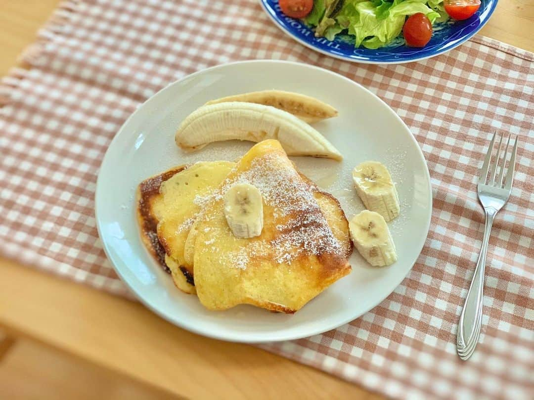 王林さんのインスタグラム写真 - (王林Instagram)「❤︎ リコッタパンケーキ🥞💗 青森県産のキタカミコムギという有機薄力粉を使って作っりました🧚 ふんわりもっちりになったよ😳 お菓子作りはバレンタインぐらいでしか手を出さないけれど、キタカミコムギがお菓子にも向いているみたいで、今度はスコーンも作りたいなって思いました👼🍫 でも、青森産の「ネバリゴシ」っていう小麦粉ももちもちになるみたいで気になってます🤤 . . #ricottacheese #ricottapancakes #pancakes #stayhome #istayhome #organicflour #organic #ourincooking #王林cooking #お家時間 #お家カフェ #ウチカツアオモリ #パンケーキ #リコッタチーズパンケーキ #リコッタパンケーキ #オーガニック #キタカミコムギ」5月4日 16時47分 - ourin_ringoooo