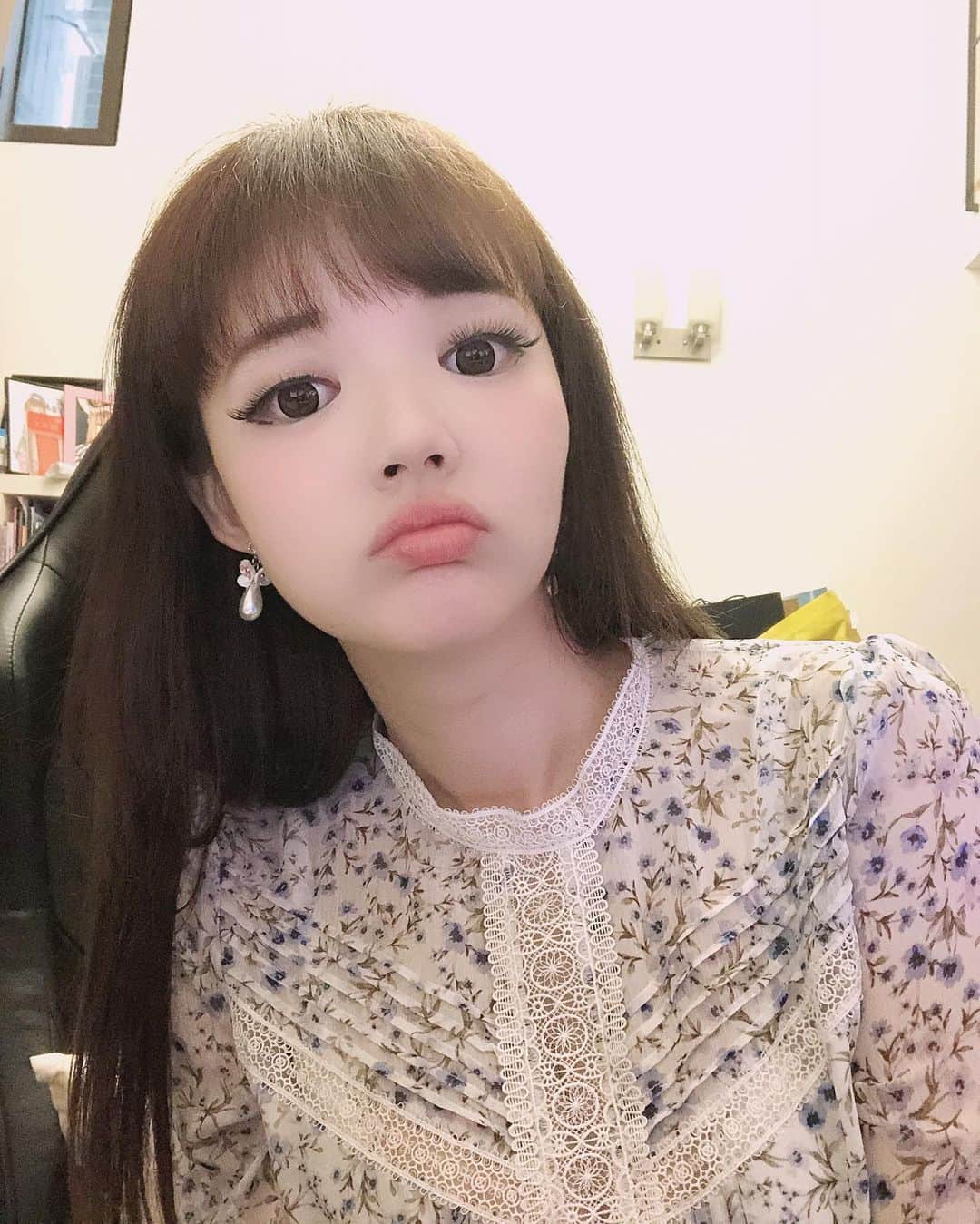 YingTzeさんのインスタグラム写真 - (YingTzeInstagram)「Who still dresses up everyday and put on make up daily eventhough it’s MCO ? Answer : Me 🤣👋🏻 _ I kinda glad that I still get the chance to dress up for my live gaming streams every night. ❤️🐱 I’ll go what dress should I wear ? What earrings to match ?  Tonight’s stream is MLBB with 4 x Granger Starlight Membership for my lucky viewers.  See you later at 8pm ! _ #blessed」5月4日 16時50分 - yingtze