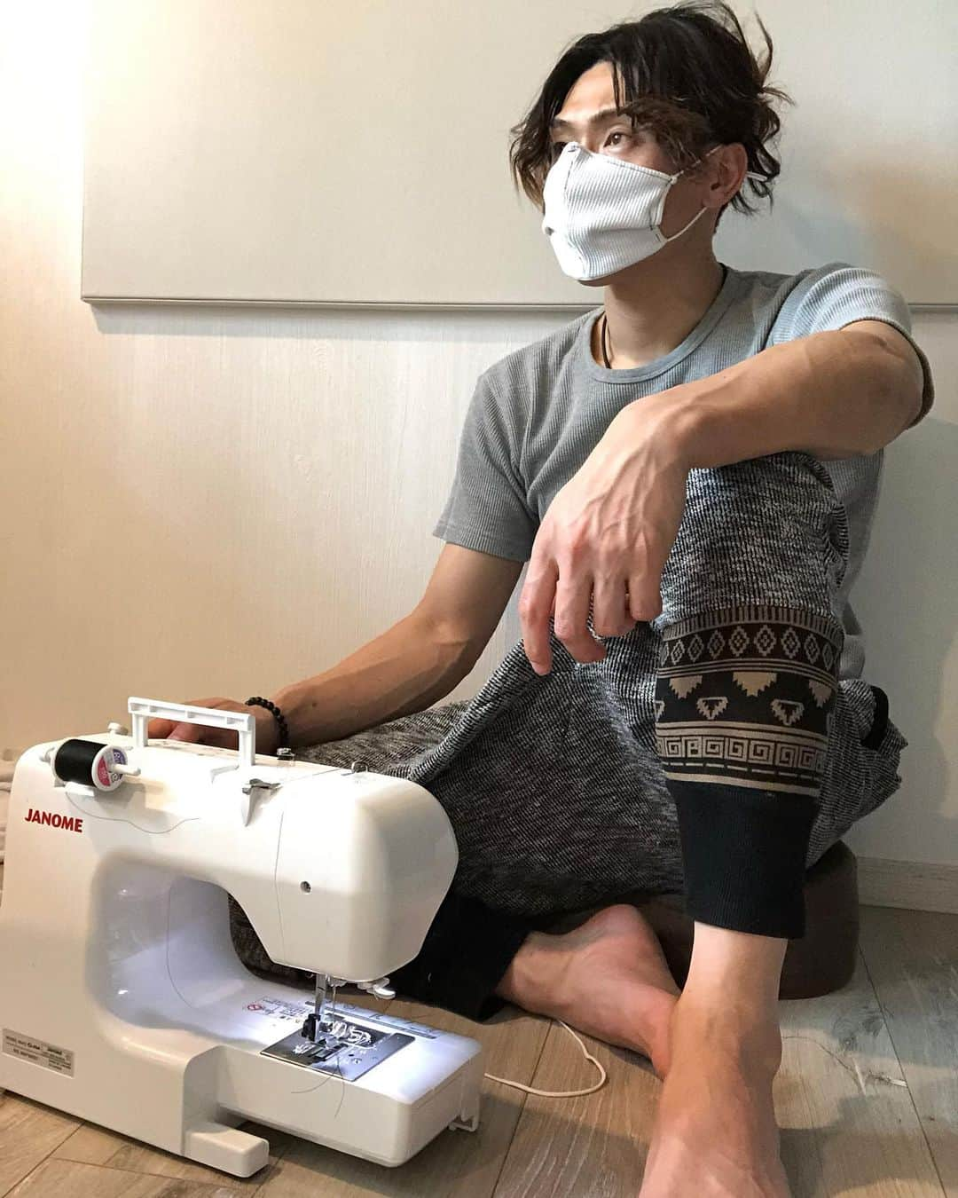 樽美酒研二さんのインスタグラム写真 - (樽美酒研二Instagram)「マスクできました😷♪ 何と小銭入れ付きっ💰✨笑 ありがとうございました🙏 #ミシン初心者スキル獲得 #さぁ次のステージへ」5月4日 16時52分 - ketsu.no.kamisama