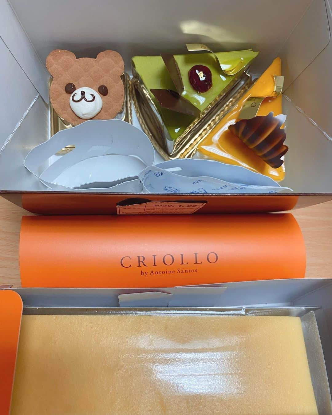 桃乃木かなさんのインスタグラム写真 - (桃乃木かなInstagram)「CRIOLLOのケーキを頂いた時の🥰 チーズケーキが有名らしいのですが口に入れた瞬間溶けちゃうくらいとろっとろで美味しかったです🍰👍 #criollo」5月4日 16時58分 - kana_momonogi