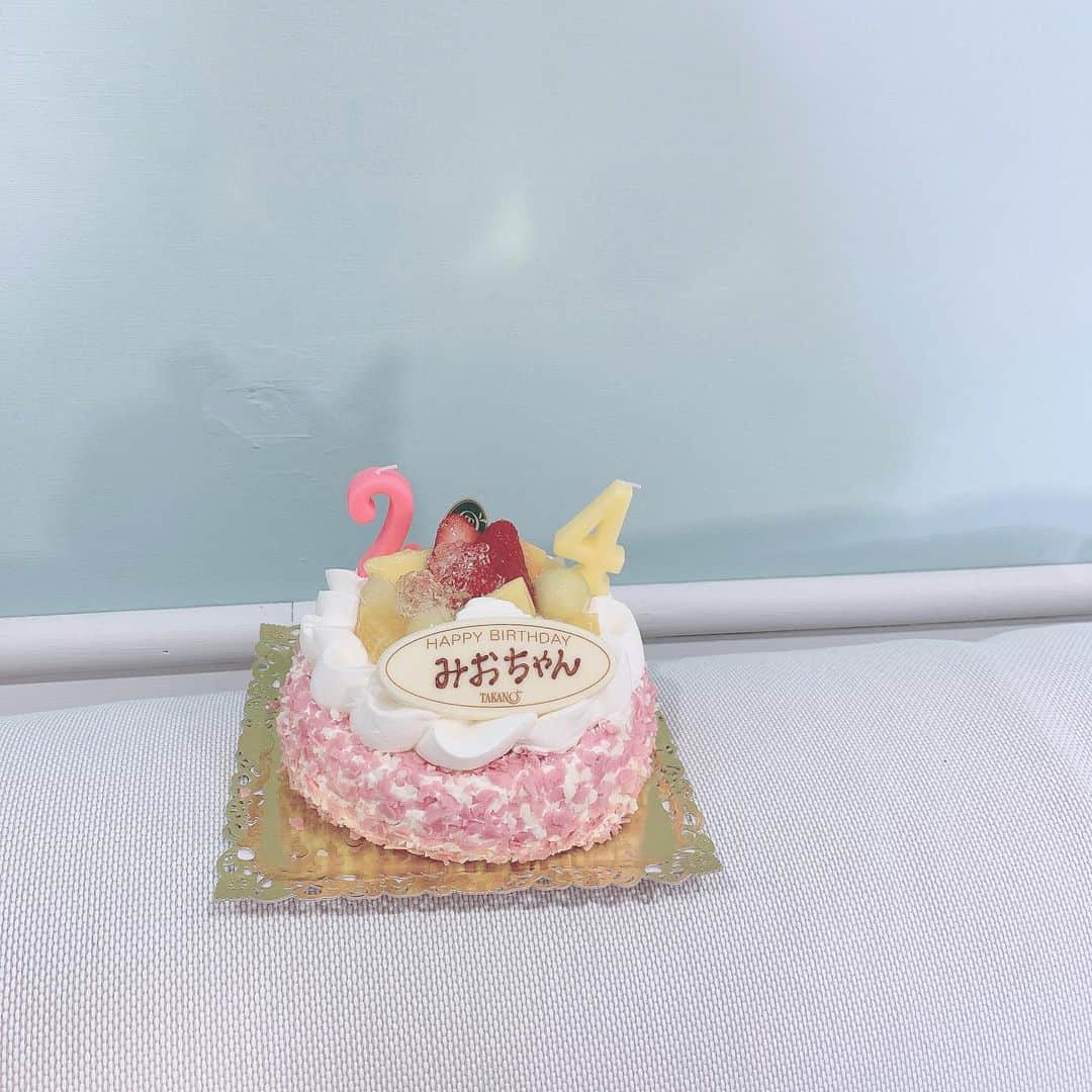 高橋みおさんのインスタグラム写真 - (高橋みおInstagram)「🤍 、 birthday cake ... 🎂 、 、 、 、 #birthday #happybirthday #birthdaycake #cake #fruit #ケーキ　#誕生日　#誕生日ケーキ　#フルーツケーキ　#アイドル」5月4日 17時07分 - miochin052