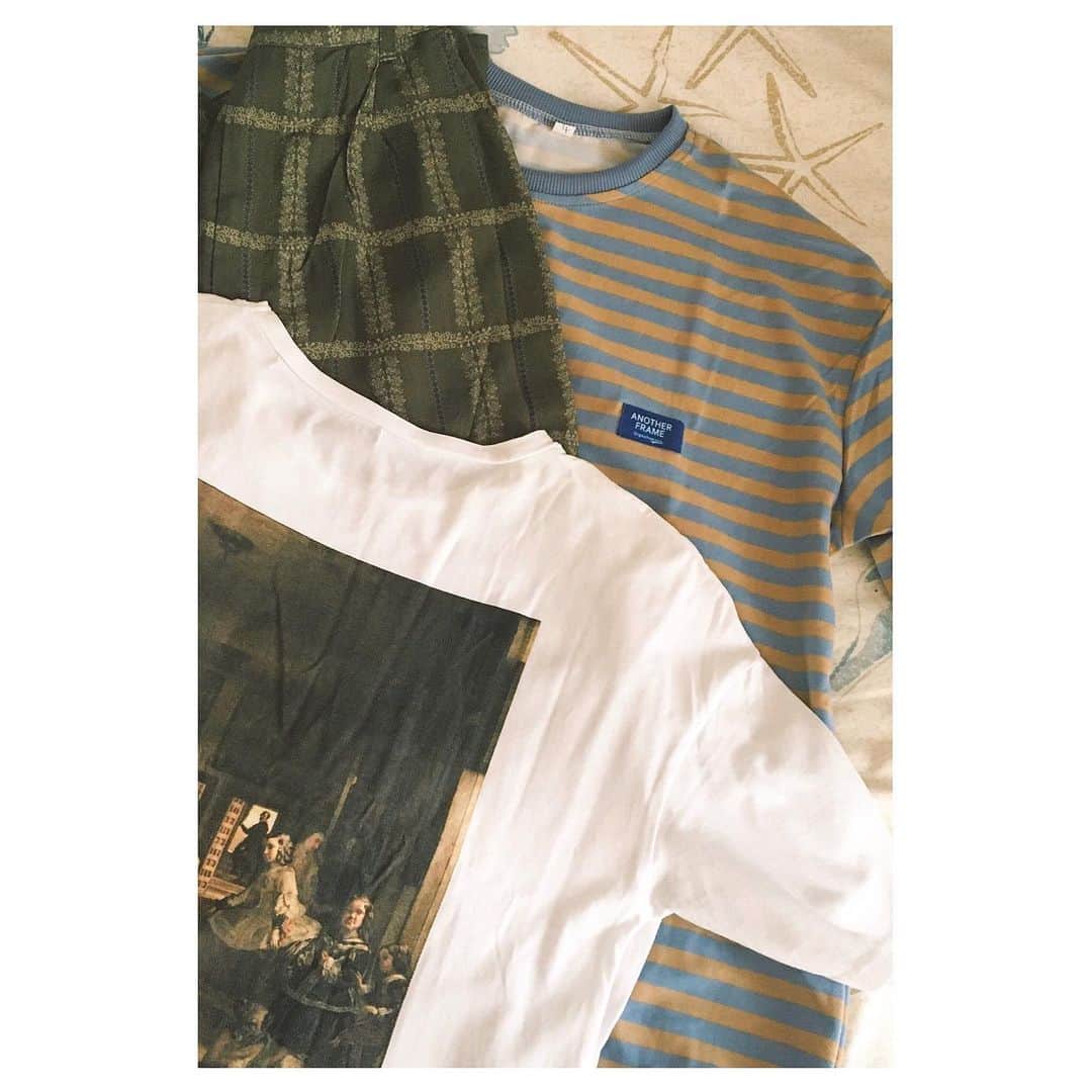 吉良穂乃香さんのインスタグラム写真 - (吉良穂乃香Instagram)「ネットで服買ったら、楽チンなものだらけになってしまった😂 ・ さて問題です。Q:下のTシャツにプリントされてる絵画のタイトルはなんでしょうか？ ・  #おうち時間#ストライプロンT#ガウチョパンツ#絵画T#突然のクイズ#zara#moussy」5月4日 17時23分 - _honoka_kira