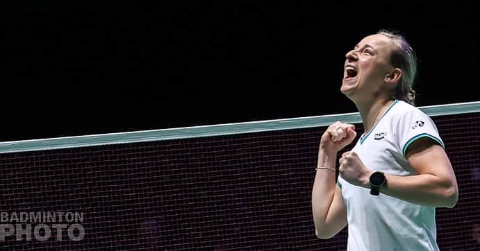 セレーナ・ピークのインスタグラム：「My reaction when I was allowed playing badminton for the first time in 7 weeks this morning 🥳🤩」