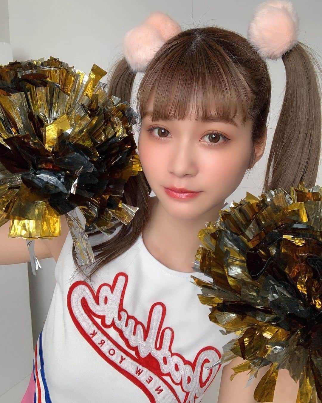 生見愛瑠さんのインスタグラム写真 - (生見愛瑠Instagram)「人生で1、2、3回くらいは憧れるよね チア🥳 可愛いしパフォーマンスかっこ良杉るし~ 私も中学の時に憧れたんですけど 体力測定の長座体前屈みたいな物をした時に秒で諦めました 自分の硬さに驚いた~🤦🏻‍♀️🤦🏻‍♀️🤦🏻‍♀️ #はっぴーす　#オフショット」5月4日 18時47分 - meru_nukumi