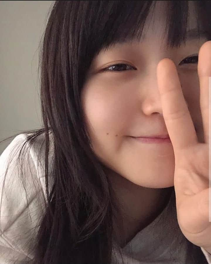 鞘師里保のインスタグラム：「Hi! It's been a long time since my last post on 2019. And finally, Riho made an instagram account on April 2020. I'm so happy because from now on we can see her often than before😆🤘🏻. I'll try to do my best and active again! --; #sayashiriho #rihosayashi #鞘師里保」