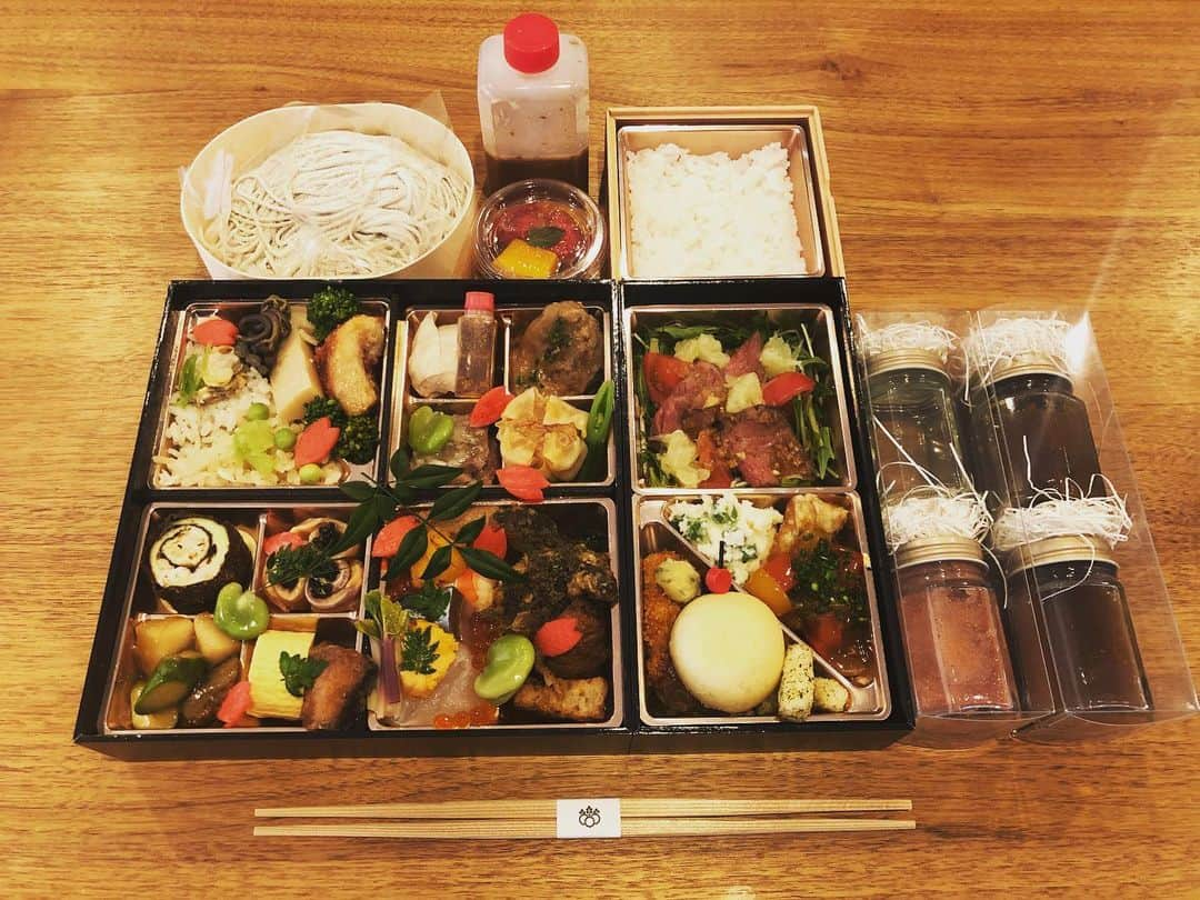 山田孝之さんのインスタグラム写真 - (山田孝之Instagram)「「東京和食五十嵐」さんの「東京和食 BENTO プロジェクト」の弁当を頂きました🙋🏻‍♂️ #東京和食五十嵐 #東京和食bentoプロジェクト」5月4日 19時12分 - takayukiyamadaphoto