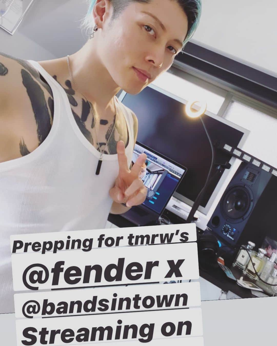 雅-MIYAVI-さんのインスタグラム写真 - (雅-MIYAVI-Instagram)「Going on LIVE in 2hrs on @fender x @bandsintown on @twitch (https://m.twitch.tv/bandsintown/) Come hang out with me 🤘🏻🤘🏻この後 TWITCH で、デジタルライヴやります！(※やってみます)諸々セッティング等、調子良かったら今後のフォーマットにできるかもなので、皆で盛り上げに遊びにきてね✋🏻✋🏻😃💯#Miyavi #Fender #BandsInTown #Digital Live」5月5日 5時05分 - miyavi_ishihara