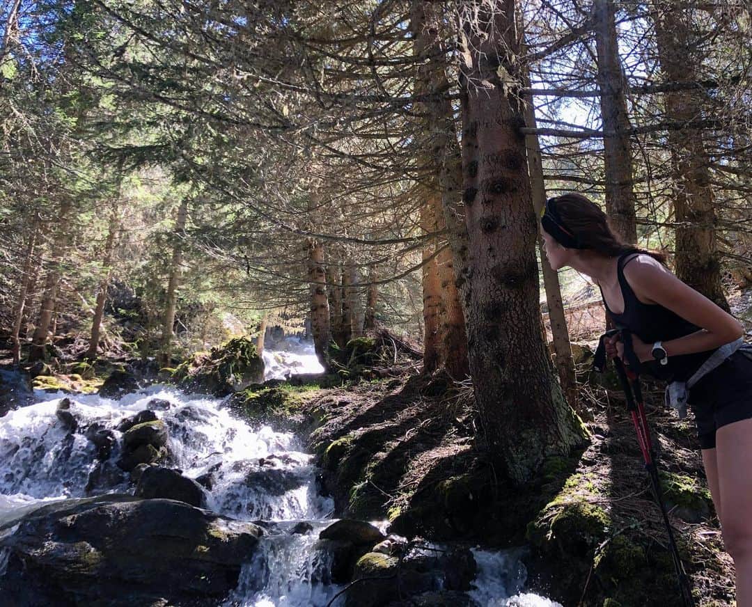 ポーリーヌ・オアロのインスタグラム：「Better not fall in !!!」
